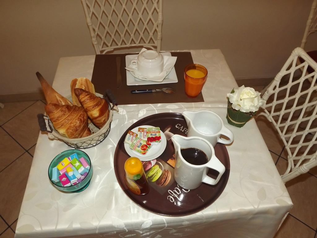 Hotel Univers Bastia  Bagian luar foto
